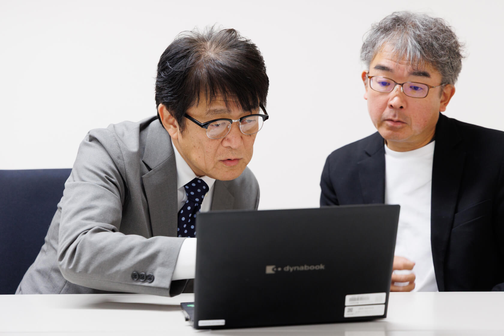 「いまがわ食堂」の開発時を語り合っている写真