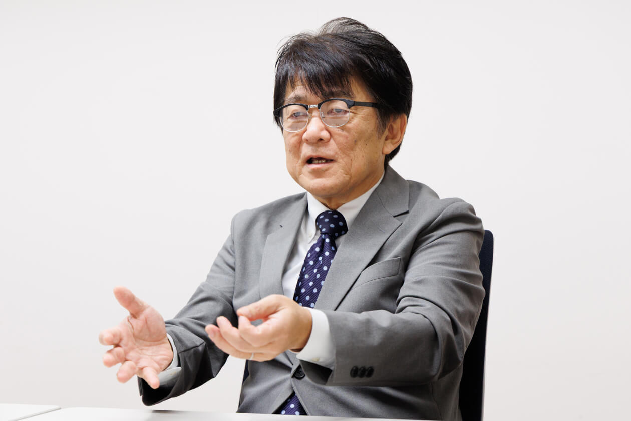 「いまがわ食堂」の開発時を語り合っている写真