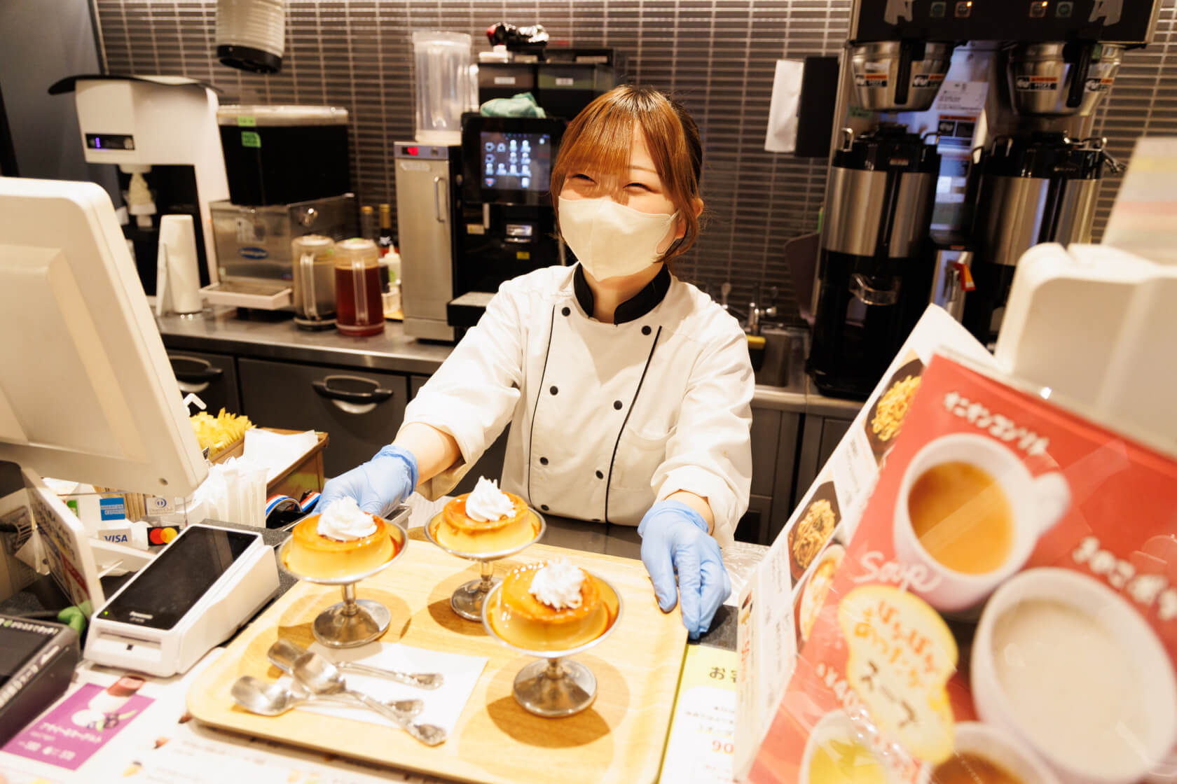 クラシックプリンを提供している様子